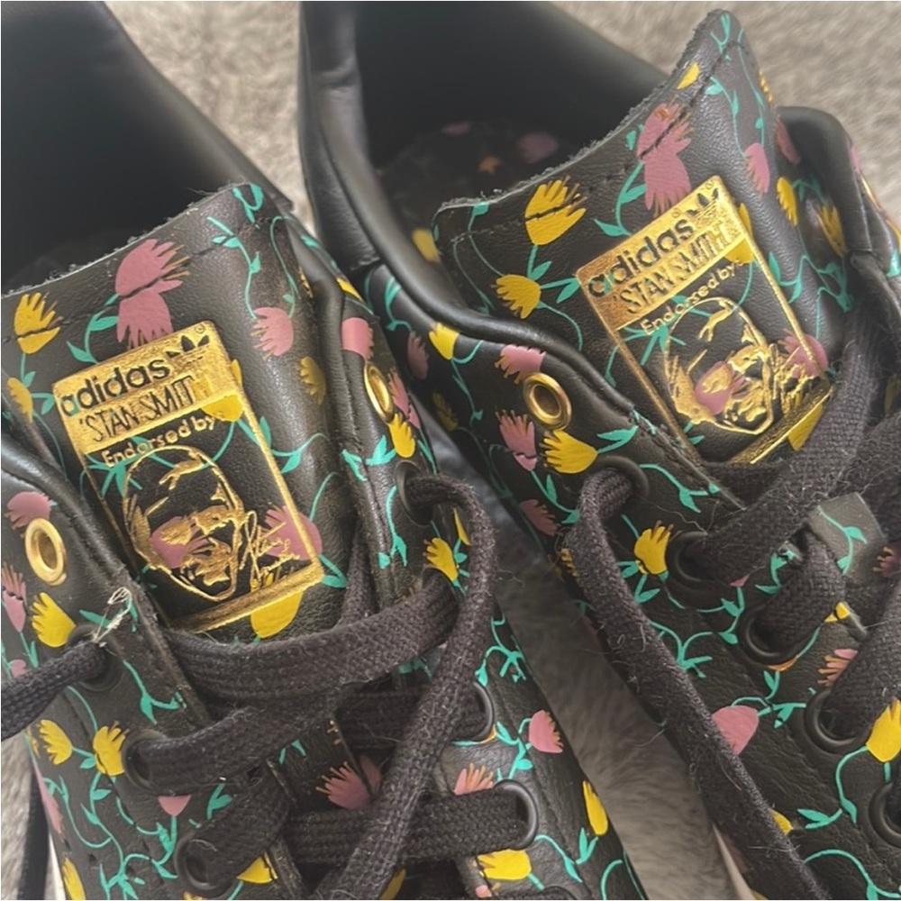 Size 9 Adidas Like  NEW.  Stan Smith - Picture 4 of 6